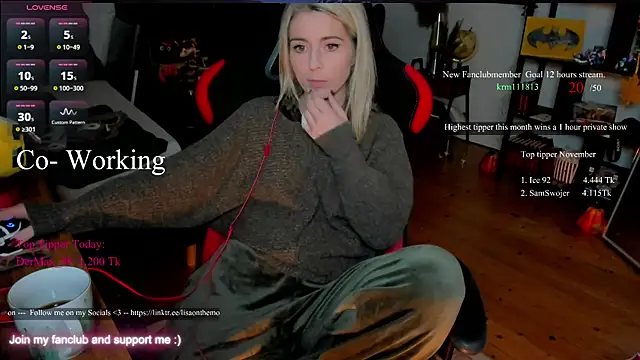 Lisaonthemoon live sex cam