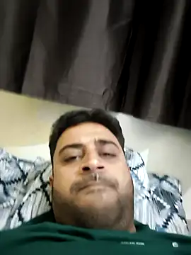 ITZ_GURU live sex cam