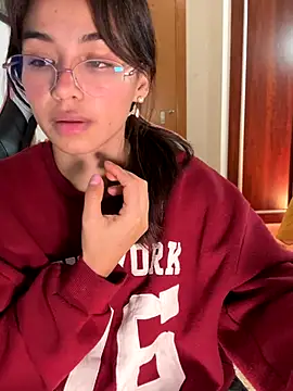 Adriennesexxx live sex cam