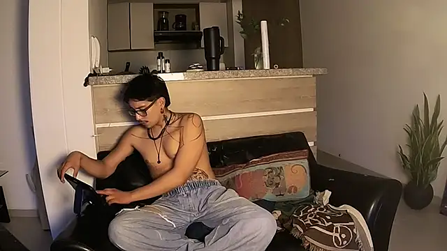 ChloeAndYan live sex cam