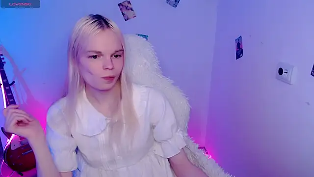 Emily_Nyaffee live sex cam
