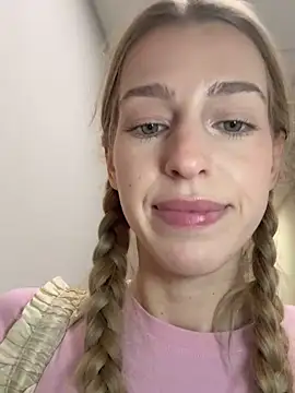 kira_mia live sex cam