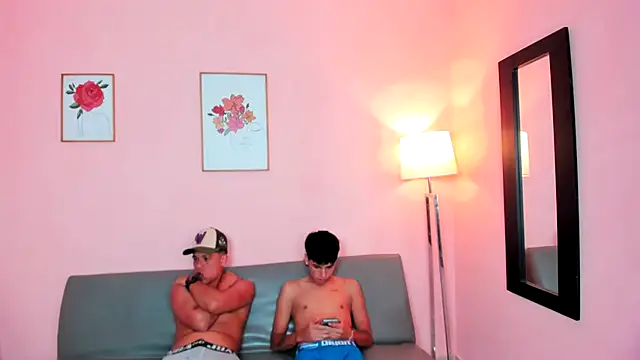 Latinbeautigirls live sex cam