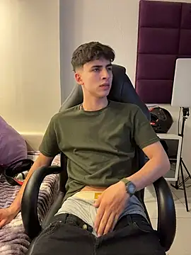 AdrianRinaldi live sex cam