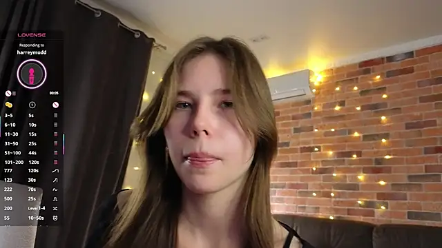 EmiliDen live sex cam