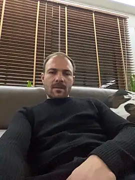 Adventurehotman live sex cam