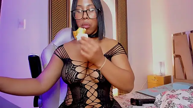 KarlieMoore live sex cam