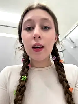 FroggyAnna live sex cam