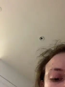 GoldenPussy1329 live sex cam