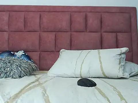 sweetsubmisaxox live sex cam