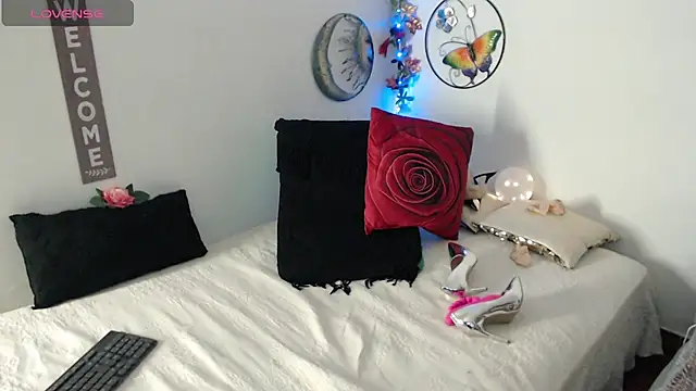 yourhornyjuliettee live sex cam