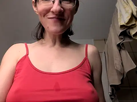 Milky_hairy_mommy live sex cam