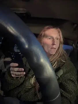 GoldenFlameGoddess live sex cam