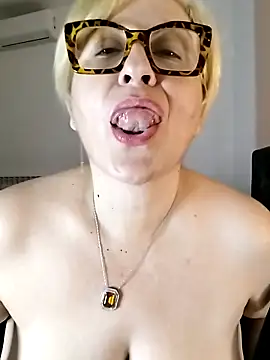 Pumabionda live sex cam