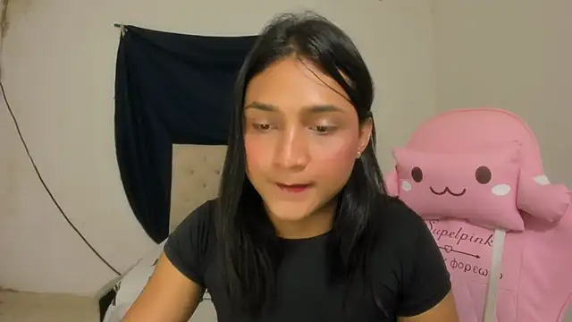 Miss_noah18 live sex cam