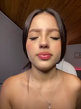 Sofia18_pinkk live sex cam