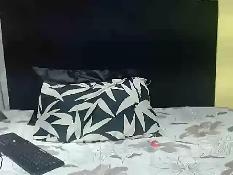 WildHornyTiger18 live sex cam