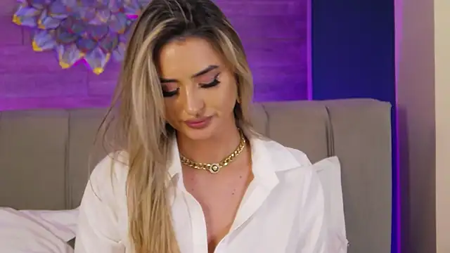 LoraDevine live sex cam