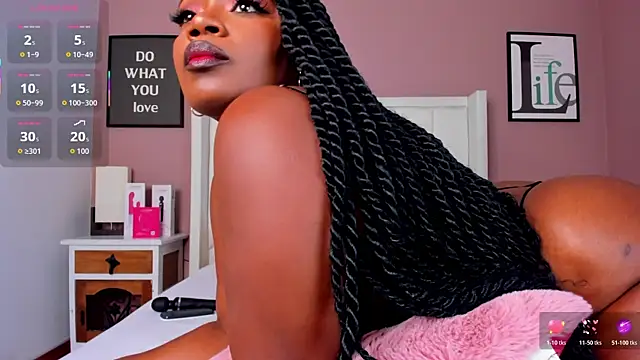 Britanymooree live sex cam