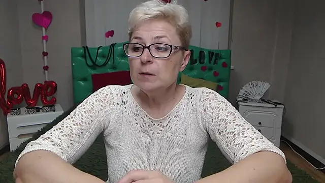 EmiliaGree live sex cam