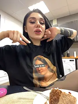 MaeveMoon live sex cam