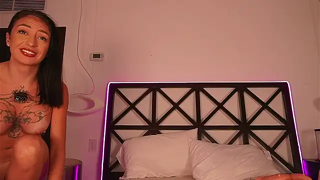 LunaMystyque live sex cam