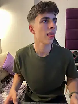 AdrianRinaldi live sex cam