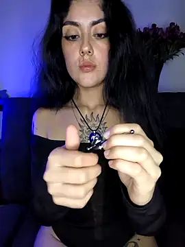 Mazikeen-- live sex cam