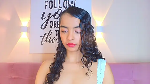 SunnyGilmoree live sex cam