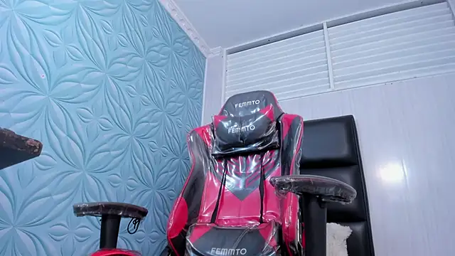 Milk_max_18 live sex cam