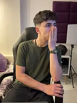 AdrianRinaldi live sex cam