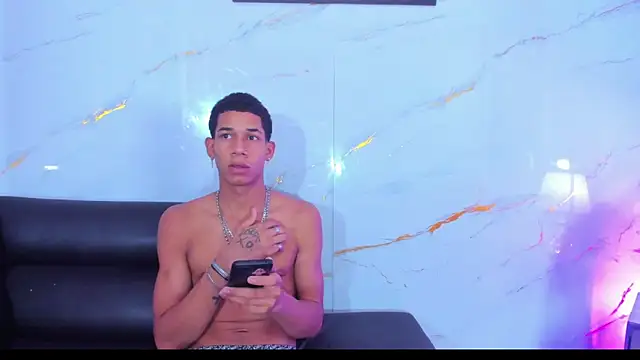 Little_nicoll live sex cam