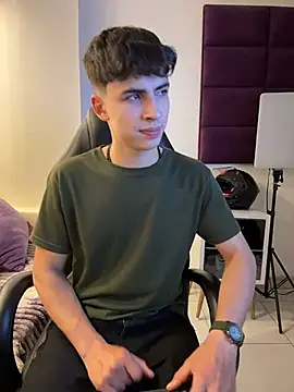 AdrianRinaldi live sex cam