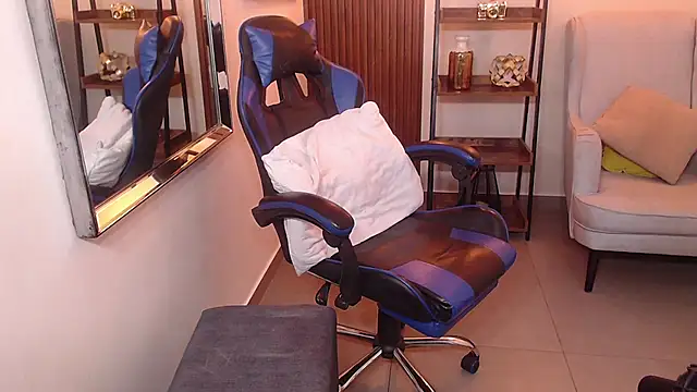 Kenya--Buhle live sex cam