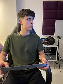 AdrianRinaldi live sex cam