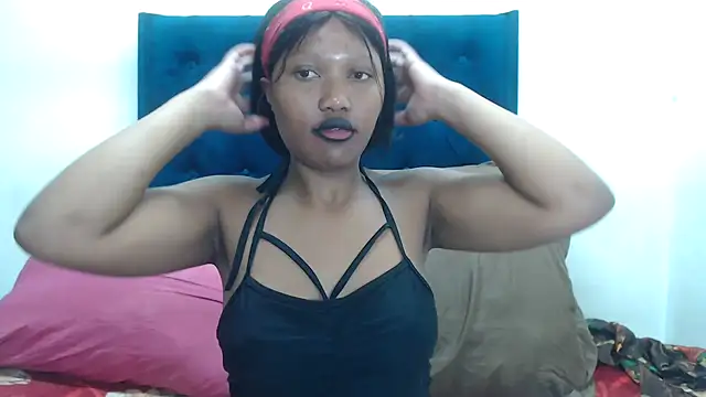 BUNNYCHOWX28 live sex cam