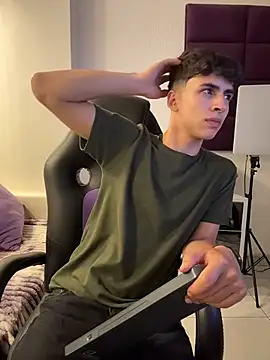 AdrianRinaldi live sex cam