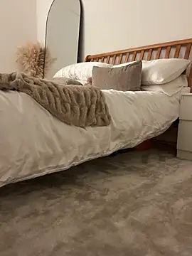 MilaRenee live sex cam