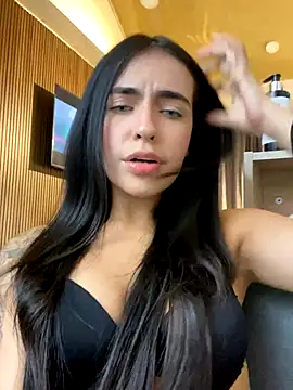 DaphneUwu live sex cam