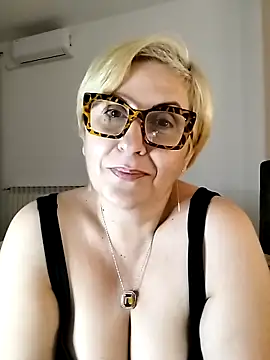 Pumabionda live sex cam