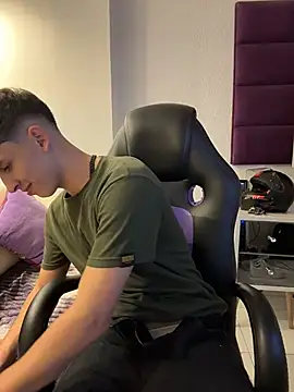 AdrianRinaldi live sex cam