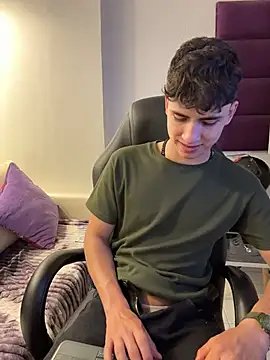 AdrianRinaldi live sex cam