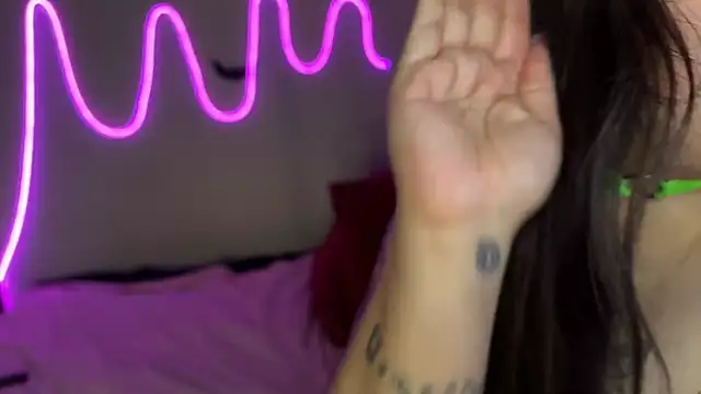 Mizztikaa live sex cam