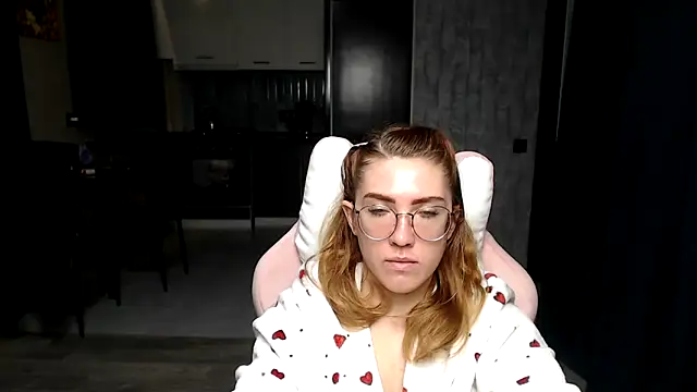 Reginasmilee live sex cam