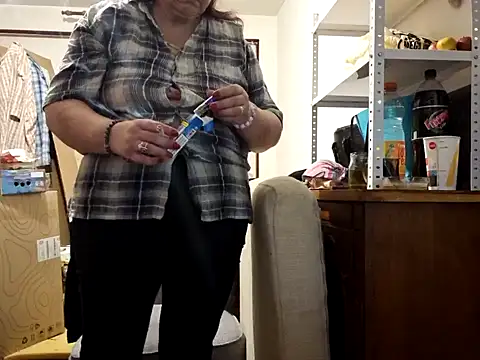 Samantha_Squirt@xh live sex cam