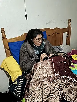 LaInsaciableIntensa live sex cam