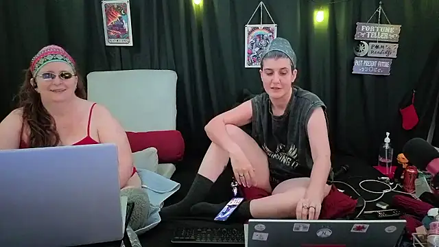 Bella_and_Marie live sex cam