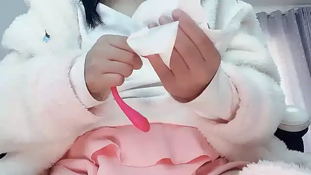 Eloise131499 live sex cam