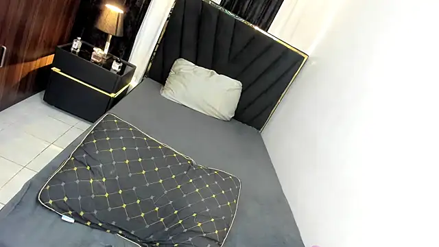 LeannaDavies live sex cam