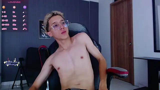 skinny_bigcock02 live sex cam